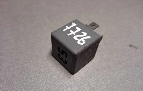 Volkswagen PASSAT B5 Other relay 141951253B V23134B52X227