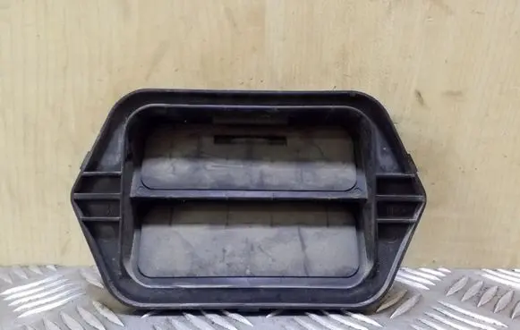 Mazda Premacy Quarter panel pressure vent C14551921