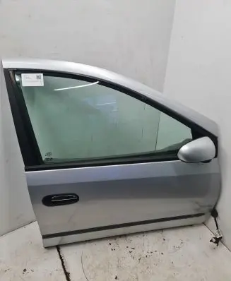 Nissan Almera Tino Front door