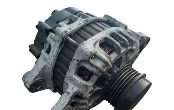 Hyundai i20 (PB PBT) Generator/alternator 3730003600 135V90A 2609501