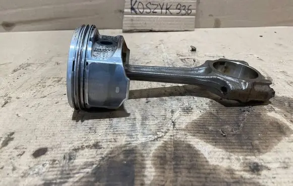 Opel Astra J Piston with connecting rod