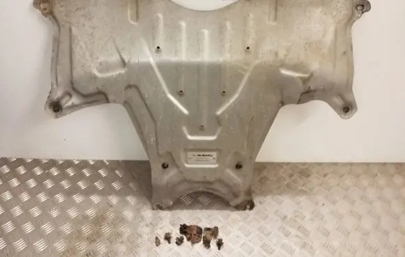Subaru Outback (BS) Engine splash shield/under tray E515EAL100