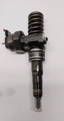 Volkswagen PASSAT B5.5 Fuel injector 038130073AC