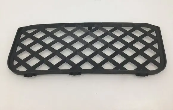 Volkswagen Touareg I Front bumper lower grill 7L6853677