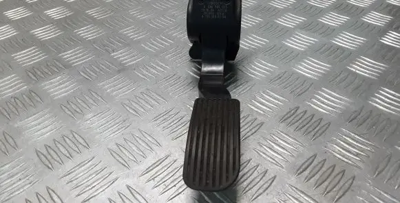 Mercedes-Benz Vito Viano W639 Accelerator throttle pedal 0280755025 A9063000304
