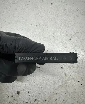 Passenger airbag on/off switch