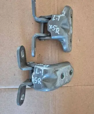 Rear door hinge set