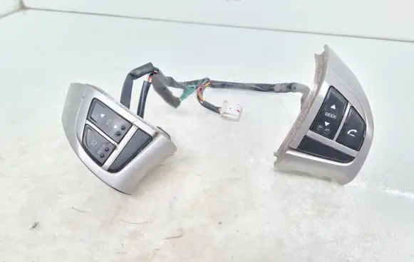 Steering wheel buttons/switches