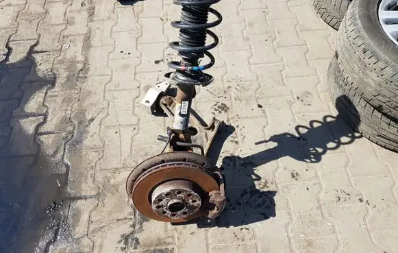Seat Leon (1P) Front wheel hub spindle knuckle