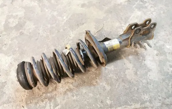 Buick Encore I Front shock absorber with coil spring 95266854