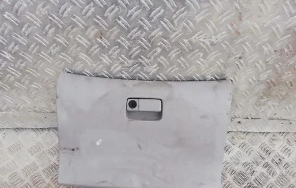 Nissan Altima Glove box