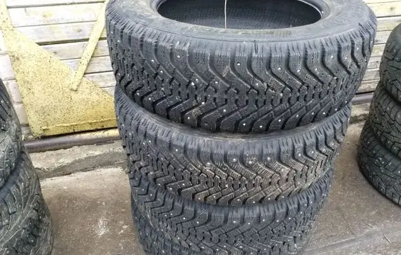Chrysler Neon II R15 winter/snow tires with studs GOODYEAR 18565R15