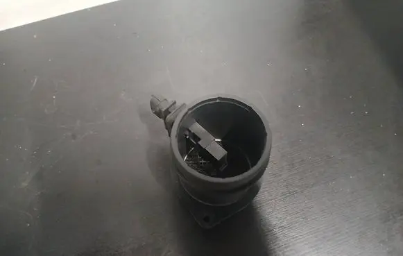 Volvo V70 Mass air flow meter 0281002730 30677999 11117159