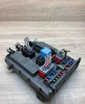 Citroen C5 Fuse module 9645030380