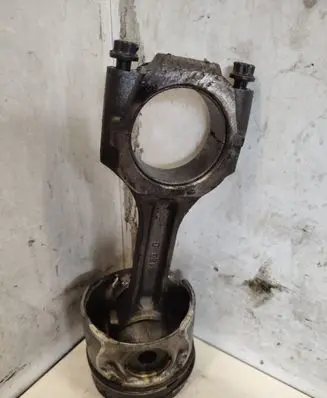 Hyundai Santa Fe Piston with connecting rod