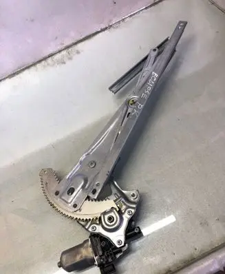 Mitsubishi Eclipse Cross Front door window regulator with motor 5713a385