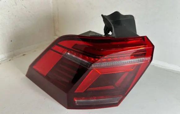 Volkswagen Tiguan Rear/tail lights 5NA945207
