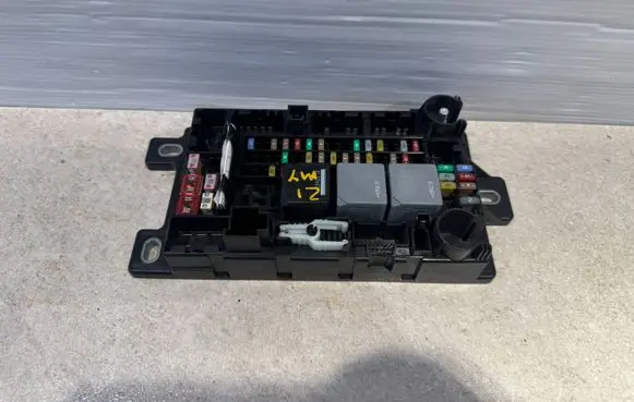 Jaguar E-Pace Fuse module M8D214N030AAED361 19012020