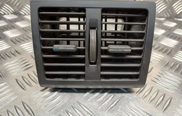 Opel Zafira B Rear air vent grill 13144753 213680437
