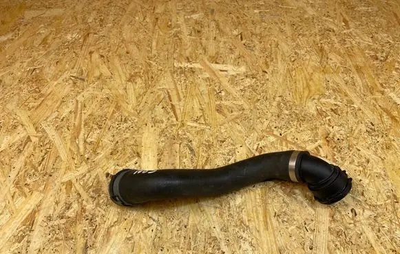 Engine coolant pipe/hose