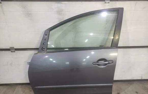 Mitsubishi Grandis Front door