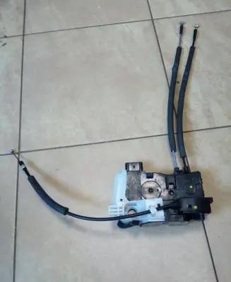 Hyundai ix35 Rear door lock 814202Y010 NE70688