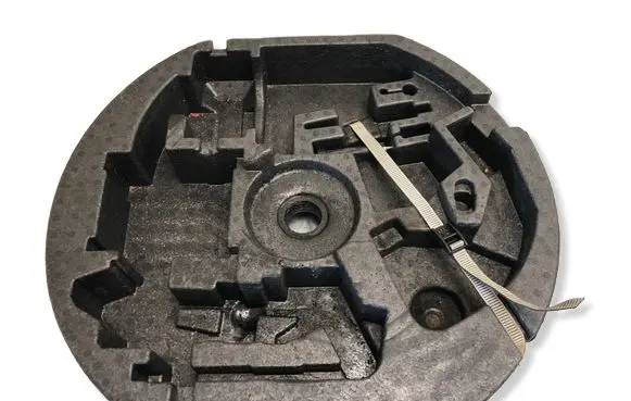 Volkswagen Touran I Glove box in trunk 