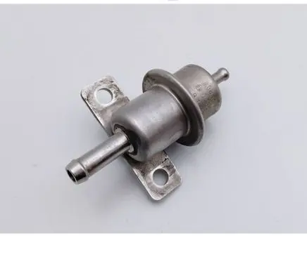 Volvo S40, V40 Fuel pressure regulator 9146761 0280160554