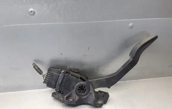 Volvo V60 Accelerator throttle pedal 31329061