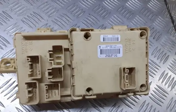 Toyota Avensis T250 Fuse box set 905762