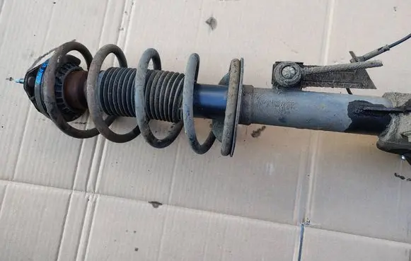 Front shock absorber with coil spring