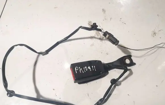 Front seatbelt buckle