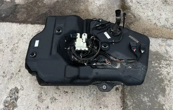 Mercedes-Benz GL X166 AdBlue liquid reservoir A1664707301 A1664701201