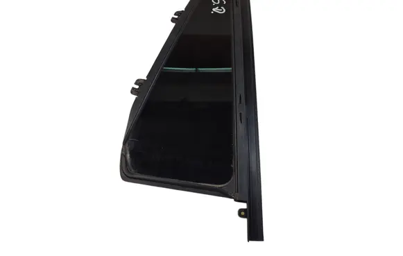 Volvo XC90 Rear vent window glass 31651874 03A 1226191