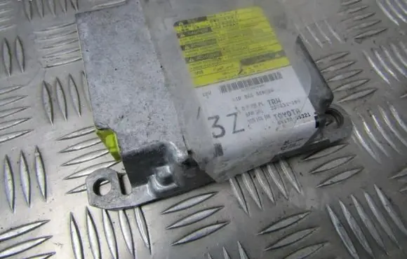 Toyota Avensis T270 Airbag control unit/module 227631104 227631-104