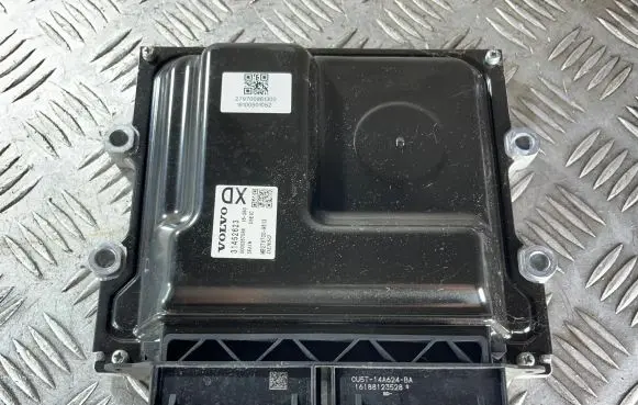 Volvo V60 Engine control unit/module 0000467586 31452623 MB2797009613