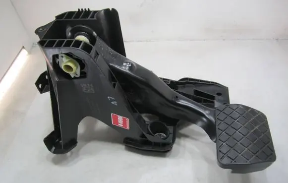 Volkswagen Golf VII Brake pedal 5Q1723058AJ