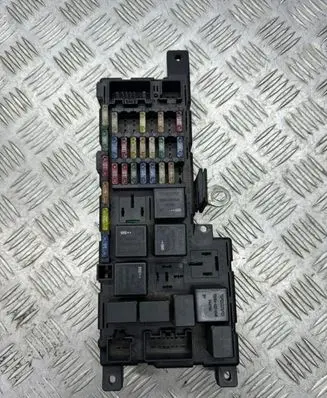 Volvo V70 Fuse module 8678449 518218009