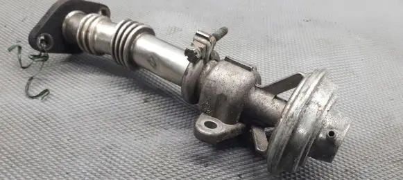 Volkswagen Golf III EGR valve 028131501F