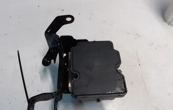 Renault Master III ABS Pump 476603851R