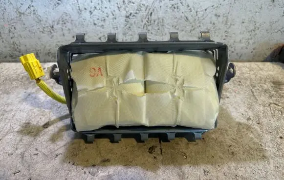 Mitsubishi Lancer X Passenger airbag