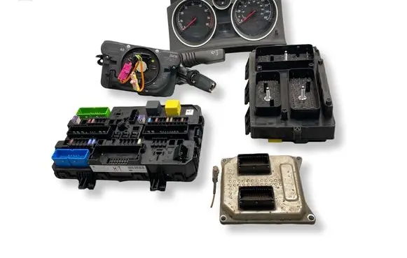 Opel Zafira B Engine ECU kit and lock set 4071721395 55598211 5WK9465