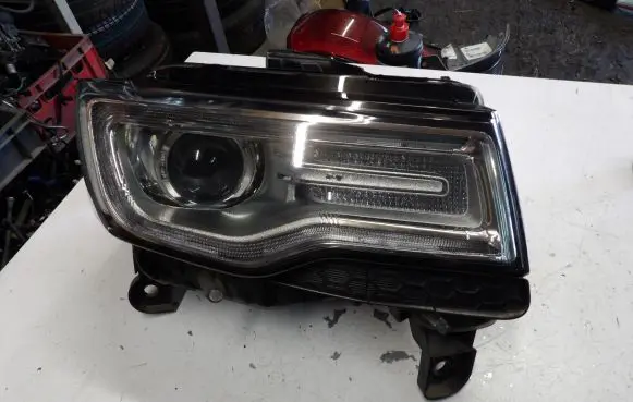 Jeep Grand Cherokee Headlight/headlamp