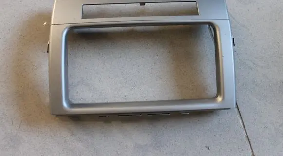 Radio/GPS head unit trim
