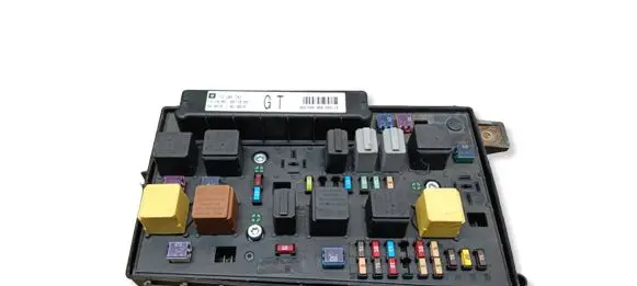 Opel Zafira B Fuse module 13206747
