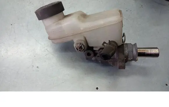 Toyota Yaris Verso Master brake cylinder