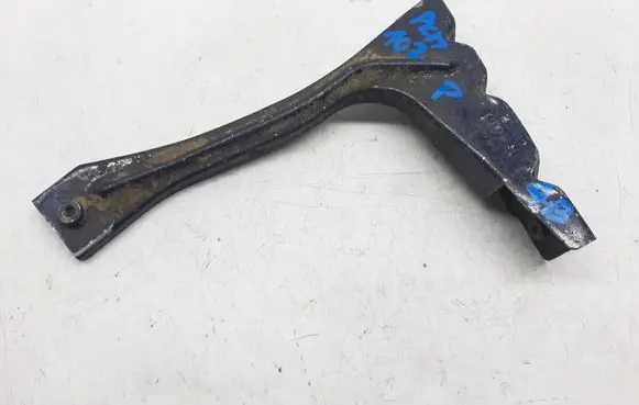 Audi A6 Allroad C5 Fender mounting bracket 4B0821136AA6C5