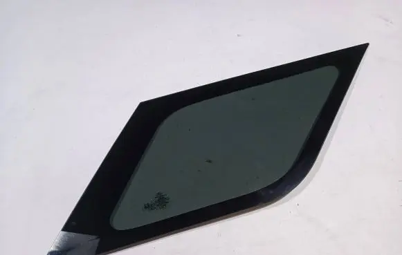 Ford Explorer VI Rear side window