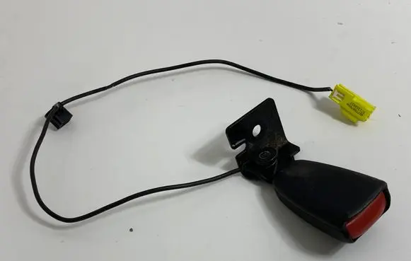 Volvo C30 Rear seatbelt buckle 868641317232