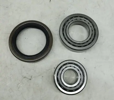 Mercedes-Benz 380 560SEC C126 Front wheel bearing hub 1163300051 A1163300051